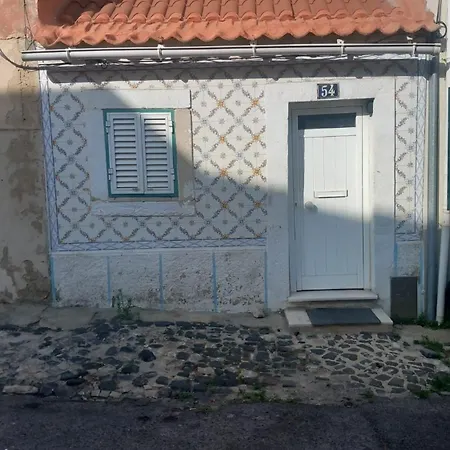 Alvito - Comfortable With Private Bathroom בית אירוח