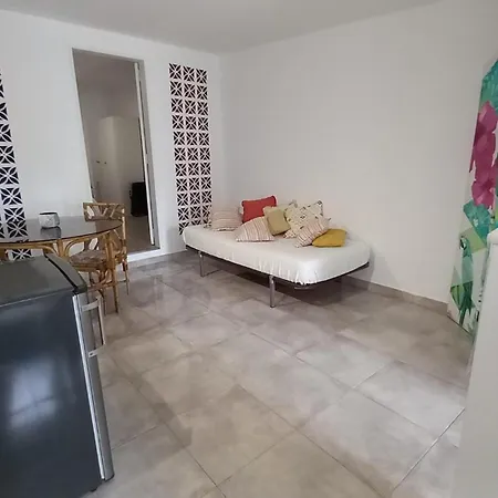 Rum i privatbostad Alvito - Comfortable With Private Bathroom *
