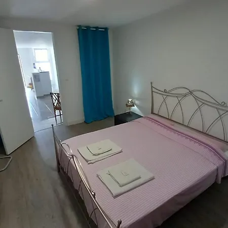 Privatunterkunft Alvito - Comfortable With Private Bathroom *