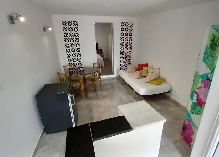 Alvito - Comfortable With Private Bathroom *