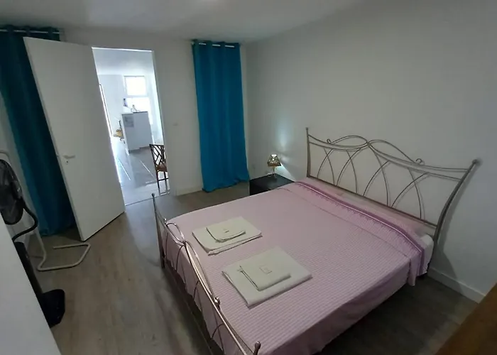 Alvito - Comfortable With Private Bathroom