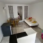 Alvito - Comfortable With Private Bathroom *