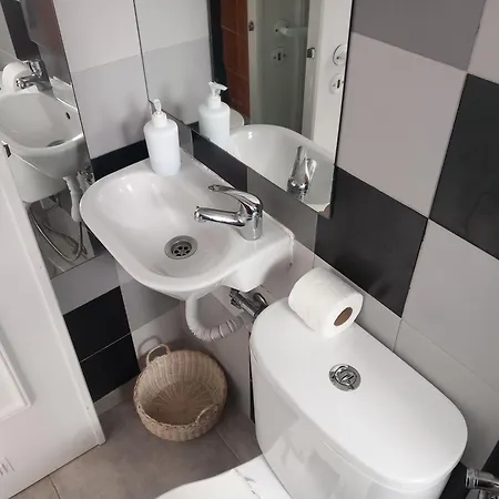 Alvito - Comfortable With Private Bathroom Pansiyon *