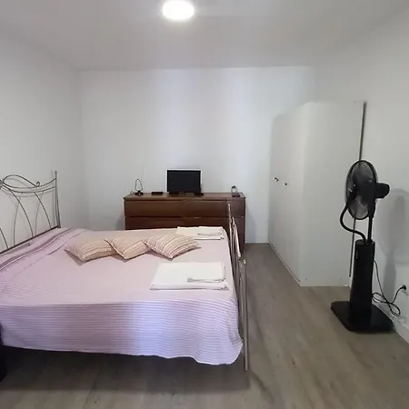 Alvito - Comfortable With Private Bathroom Проживание в семье *