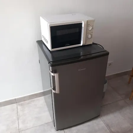 Alvito - Comfortable With Private Bathroom Проживание в семье